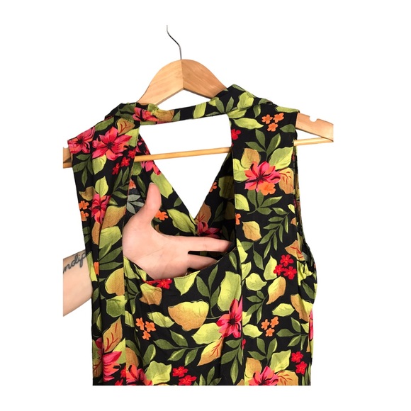 Erika | Vintage cut out back leaf floral print black dress - Picture 3 of 9